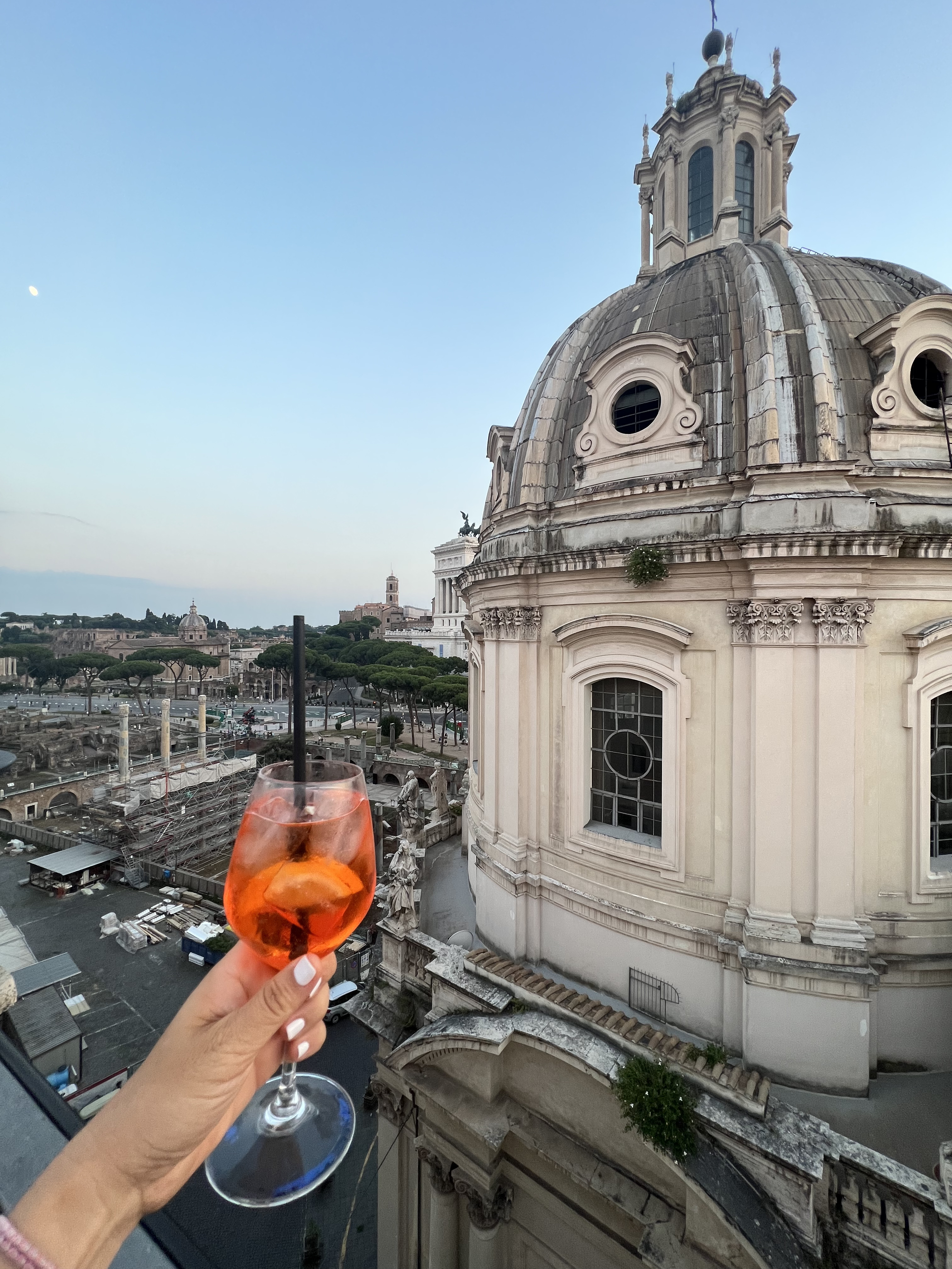 14 Impressive “Rooftop Bars” Around the World